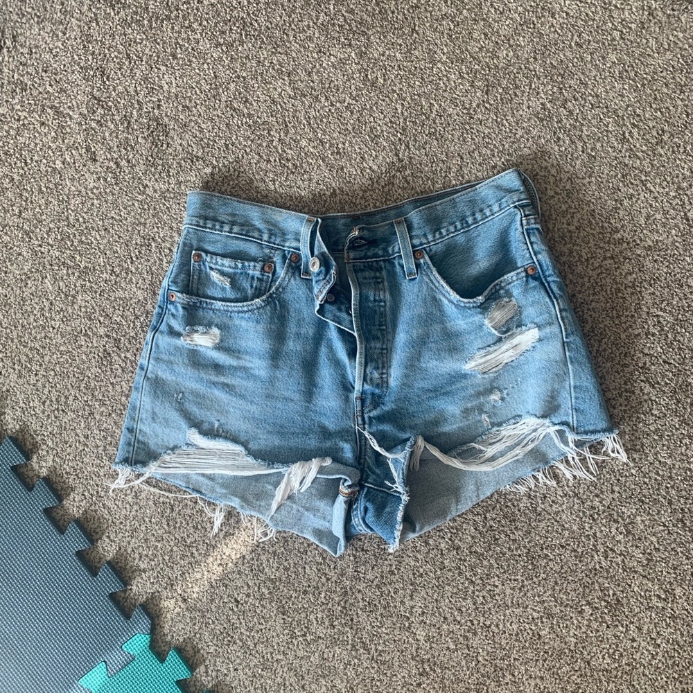 Levi’s Distressed Denim Women Shorts